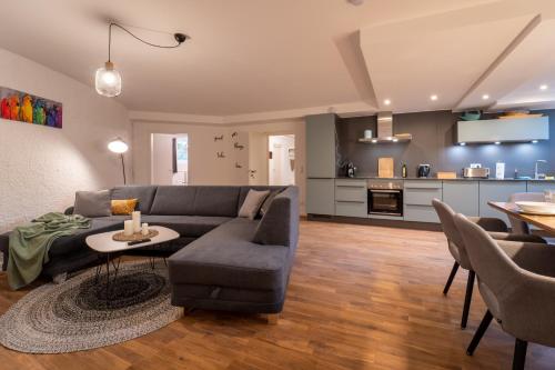 dreamcation - Ehemaliges Pfarrhaus, 3D-Tour, NETFLIX, Terrasse, BBQ, Küche, 130qm