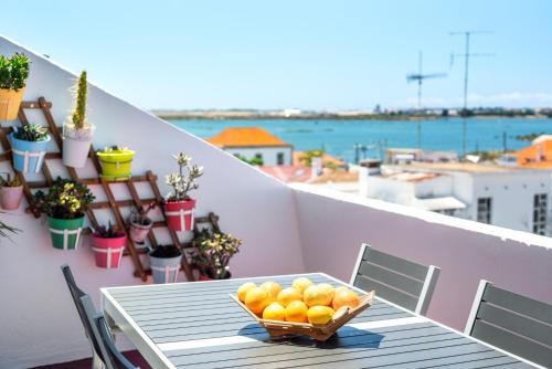 Dreamers Duplex with Seaview