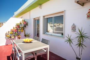 Dreamers Duplex with Seaview