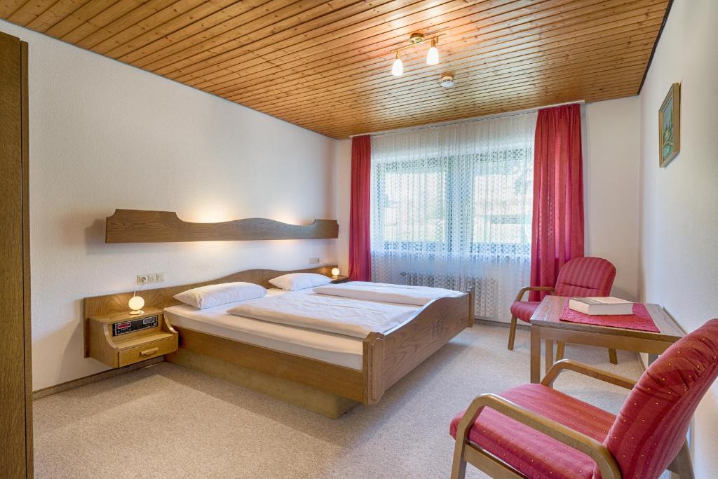 Drei Tannen - Wohnung 04 - Apartmenthaus, Titisee, nahe Badeparadies Spriegelsbachweg 3, 79822 Titisee-Neustadt