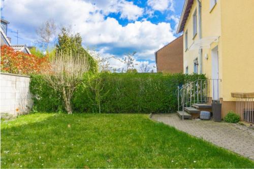 Duisburg south Apartment, easy to Duesseldorf Messe and City center