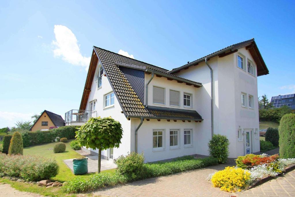 Dünenhaus Ferienwohnung mit Balkon und Meerblick Hövtstr. 1a, 18586 Göhren