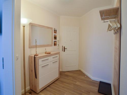 Dünenpark Binz - Komfortplus Appartement mit 2 Schlafzimmern und Balkon im Obergeschoss 005