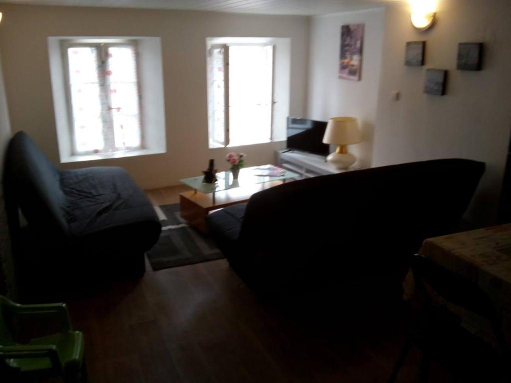 Appartement Duplex 2 au centre de MIRECOURT 6 Rue du Général Leclerc 88500 Mirecourt