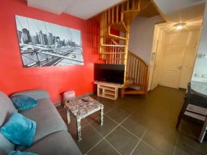Duplex 2 chambres, 2 salles de bain, Proche gare et garage privé