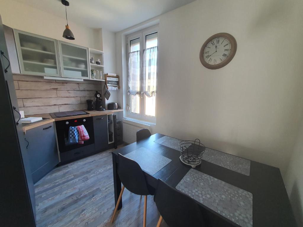 Appartement Duplex 4 pers a mers les bains au dessus d'un ancien commerce mersois 35 Avenue Pierre et Marie Curie 80350 Mers-les-Bains