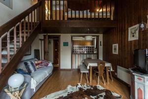 Duplex apartment for 7 people near downtown
