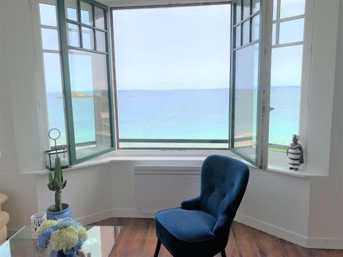 Duplex apartment in a prime seafront location, Treboul, Douarnenez