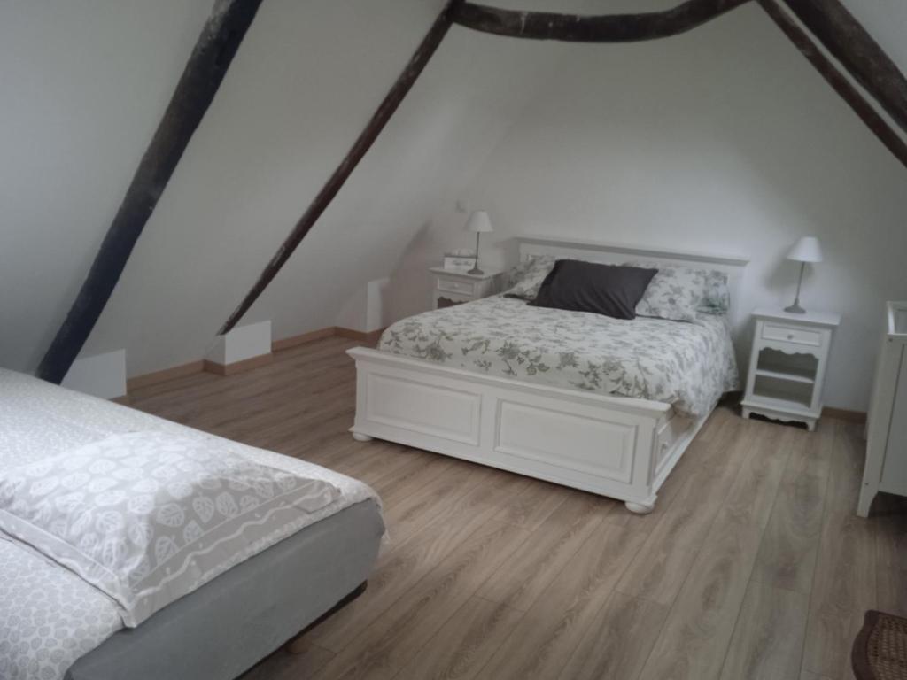 Appartement duplex au pied de l enclos 7 Rue de Saint-Sauveur 29400 Lampaul-Guimiliau