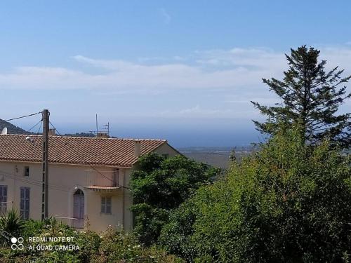 Duplex avec jardin, proche village