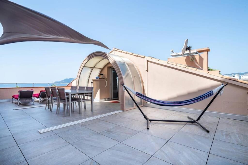 Duplex avec vue sur mer et piscine 5 2 Avenue Francis Tonner, 06150 Cannes