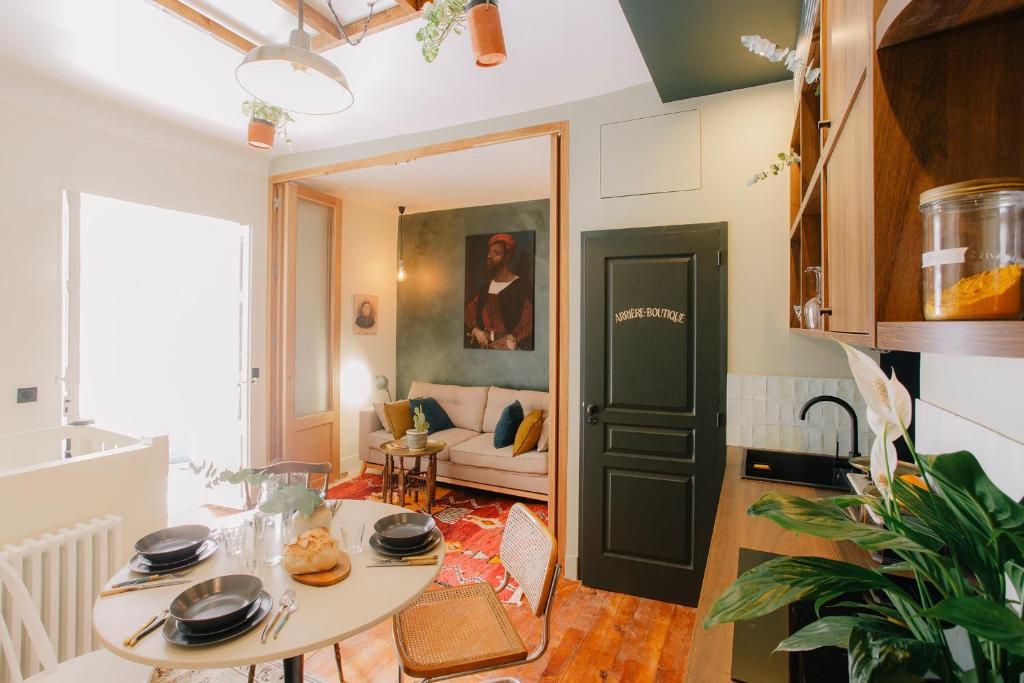 DUPLEX Cœur des HALLES - Belle Terrasse & Parking rue Broquedis, 4, 64200 Biarritz