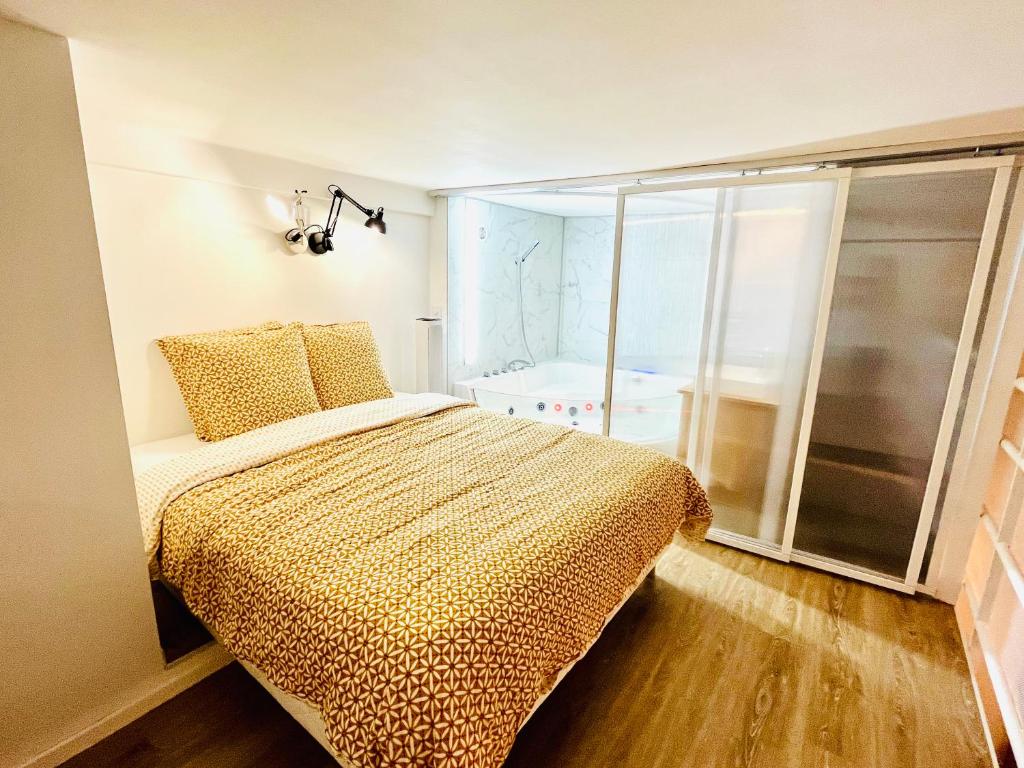 Duplex climatisé-Hauteur sous plafond 1,9m-Parking privé gratuit-Netflix-Arrivée autonome !! Duplex-Ceiling height 1,9m-Free private parking-Netflix-Self check in 71 Rue Joseph Vernet, 84000 Avignon