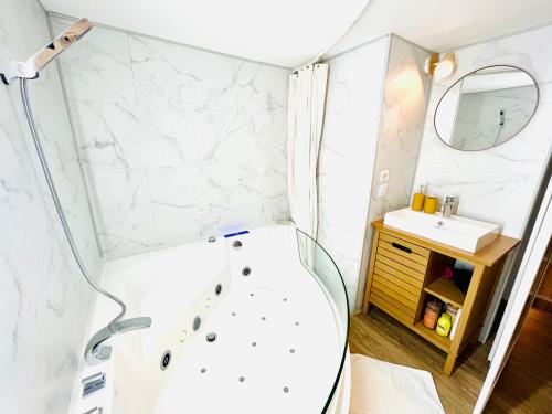 Duplex climatisé-Hauteur sous plafond 1,9m-Parking privé gratuit-Netflix-Arrivée autonome !! Duplex-Ceiling height 1,9m-Free private parking-Netflix-Self check in