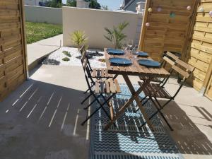 Duplex cosy dans maison neuve avec terrasse entrée indépendante 5 mn de Bayeux et 10 mn plage du débarquement