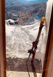 Duplex Courchevel-La Tania skis aux pieds-prox1850