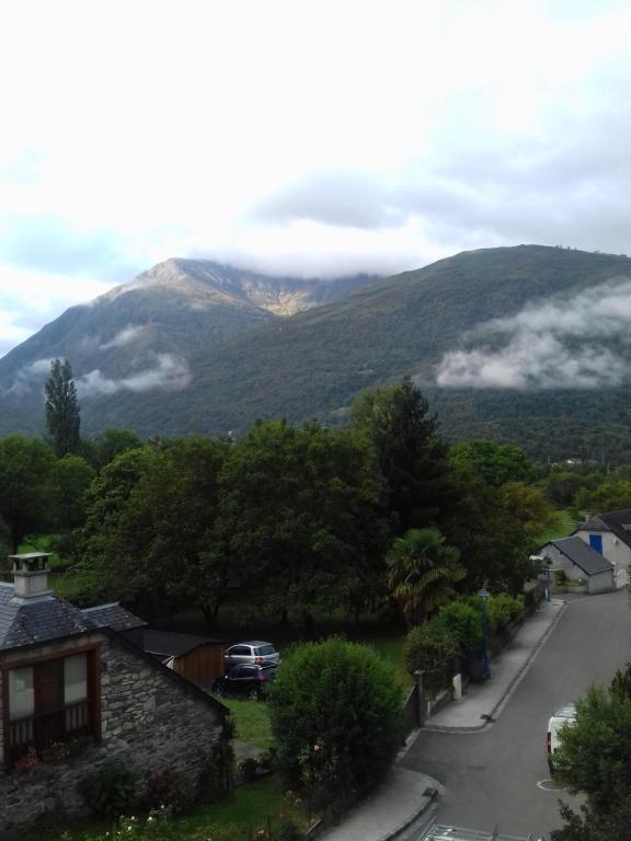 Appartement Duplex dans maison de caractère - Vue montagnes 17 Rue de l'Église 65400 Beaucens