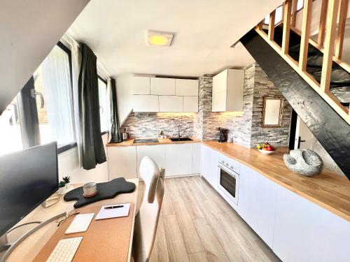 Duplex Design - in the heart of Fontainebleau's forest - Climber's dream - Few min walk from the most emblematic climbing spots of Fontainebleau - TroisPignons - Overlooking the park of a castle - Ideal Digital Nomad, business trip
