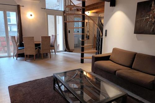Duplex district Saint Ruf near ramparts Avignon center