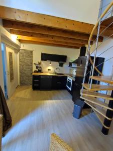 Duplex district Saint Ruf near ramparts Avignon center
