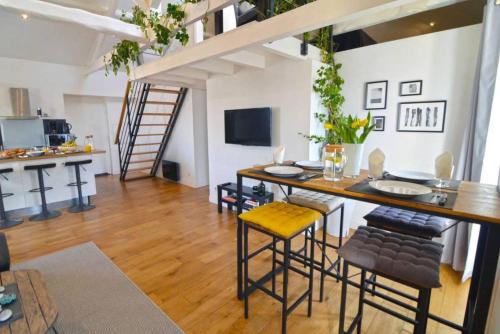 Duplex Elegant & Moderne - 3 chambres - Rooftop terrasse & Jacuzzi- Chélitz