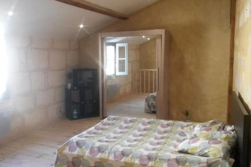 Duplex en pierre proche des Arenes