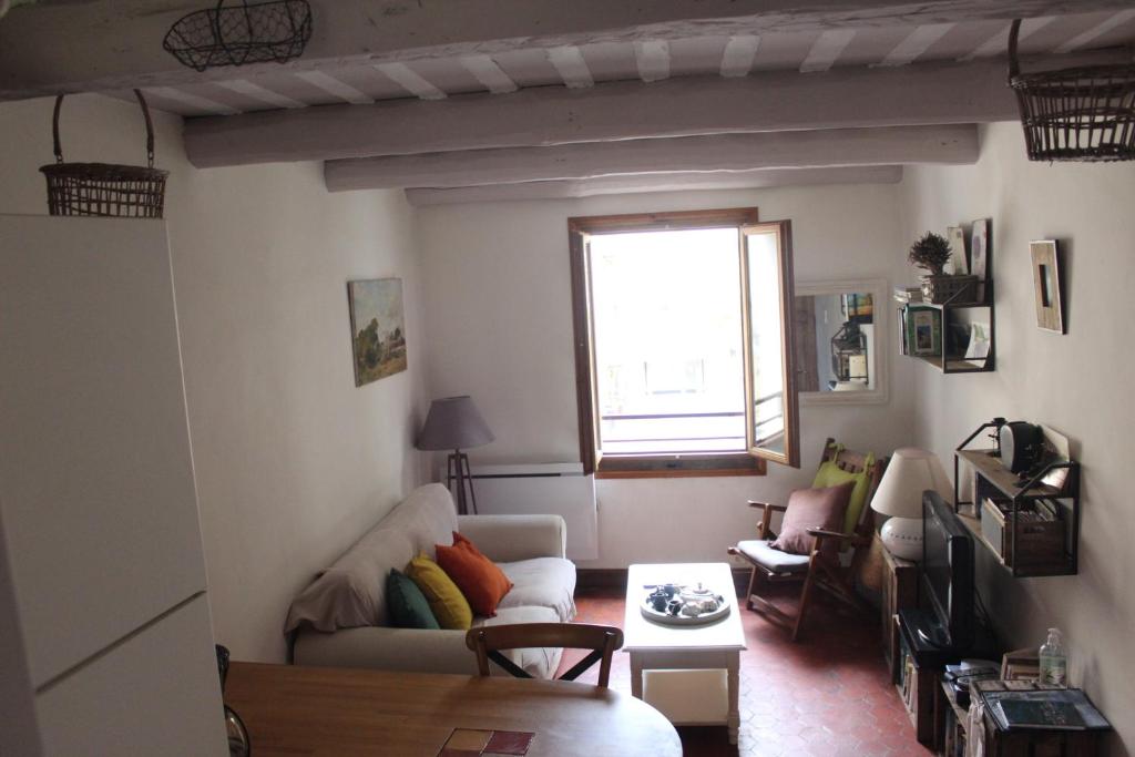 Appartement Duplex- Isle sur Sorgue 10, Place de la Liberte, Isle sur la Sorgue. France 84800 LʼIsle-sur-la-Sorgue