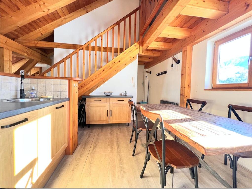 Duplex Lumineux 8 couchages #7 3 Place du Temple, 05100 Briançon