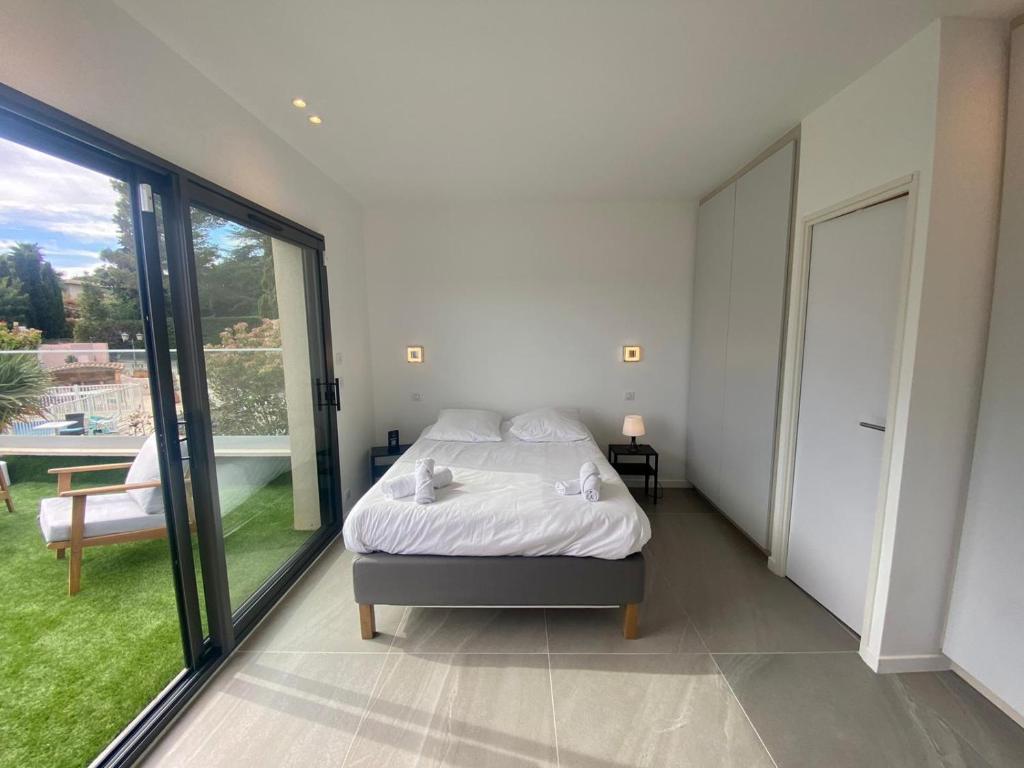 Appartement Duplex lumineux avec vue imprenable sur le golfe de Saint-Tropez depuis le toit terrasse 5419 Route du Littoral 83310 Grimaud