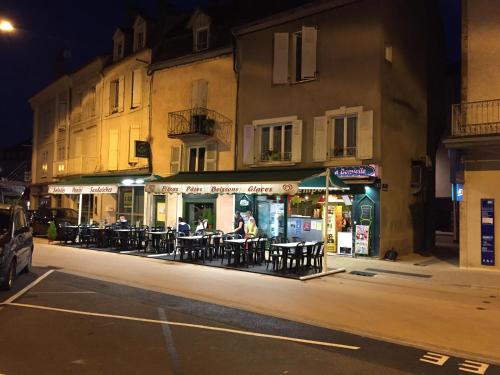 DUPLEX MEUBLÉ HYPER CENTRE ST CERE 4 PERS + LIT BB. WIFI.