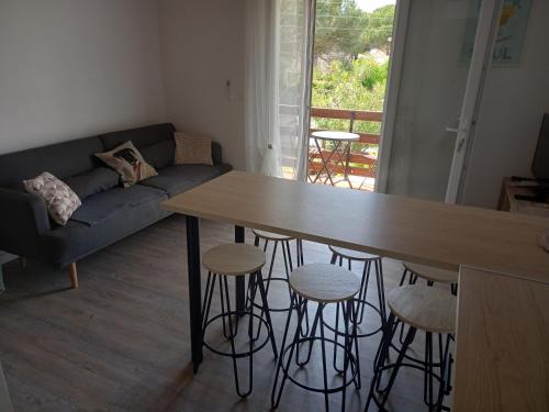 Duplex rénové, 6 pers, clim, wifi, 400m plage