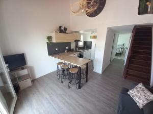 Duplex rénové, 6 pers, clim, wifi, 400m plage