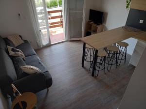 Duplex rénové, 6 pers, clim, wifi, 400m plage