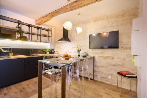 Duplex standing 7min➤Fontainebleau-INSEAD⎮45min➤Paris