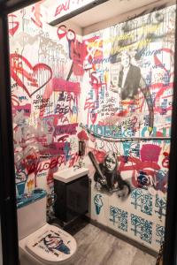 Duplex Street-Art Centre-Ville Netflix Disney by Rentabao