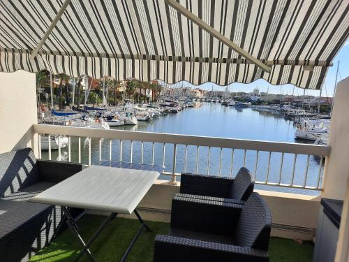 Appartement Duplex sur Marinas Cap d'Agde N° 113 9 Rue du Vent des Dames - Marinas Club 2 34300 Le Cap d\'Agde Languedoc-Roussillon