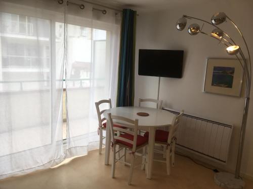 Duplex T4 idéalement situé entre la place du marché et le bord de mer
