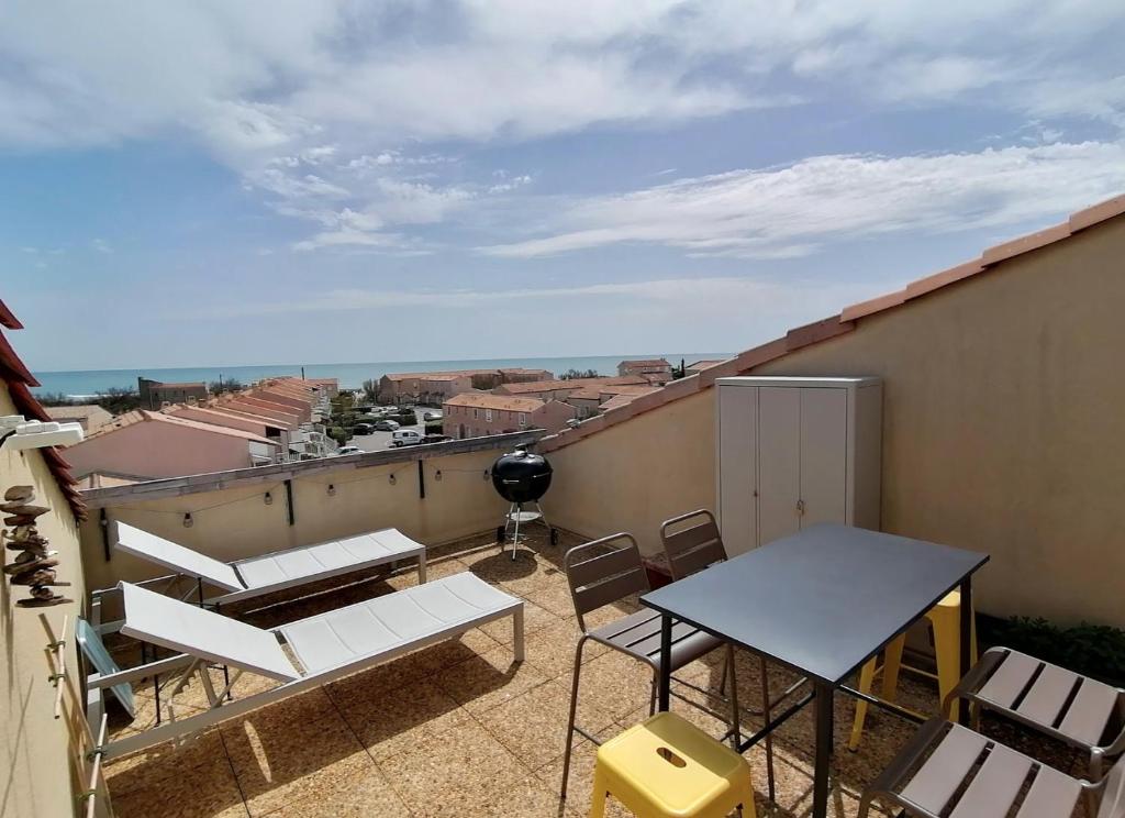 Appartement Duplex terrasse vue mer accès plage et piscine... 112 Avenue d'Ingril 34110 Frontignan