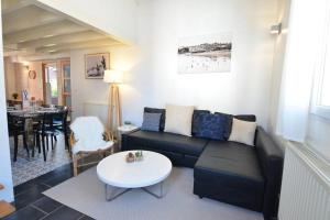 Duplex Voltaire Modern Apartment - 3 bedrooms - citycenter and beach - WIFI