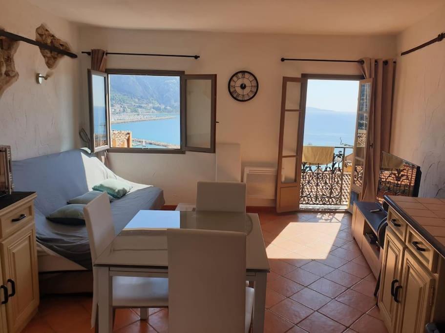 Appartement Duplex vue mer 50m de la plage des Sablettes 17 Rue Mattoni 06500 Menton