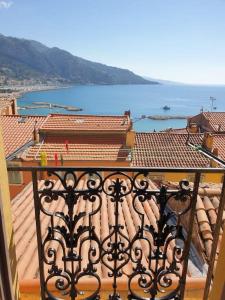 Appartement Duplex vue mer 50m de la plage des Sablettes 17 Rue Mattoni 06500 Menton Provence-Alpes-Côte d\'Azur