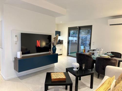 Duplex vue mer depuis la chambre et terrasse privée à 15min de Saint-Tropez