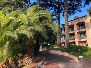Duplex vue mer spendide, terrasse piscine jardins parking