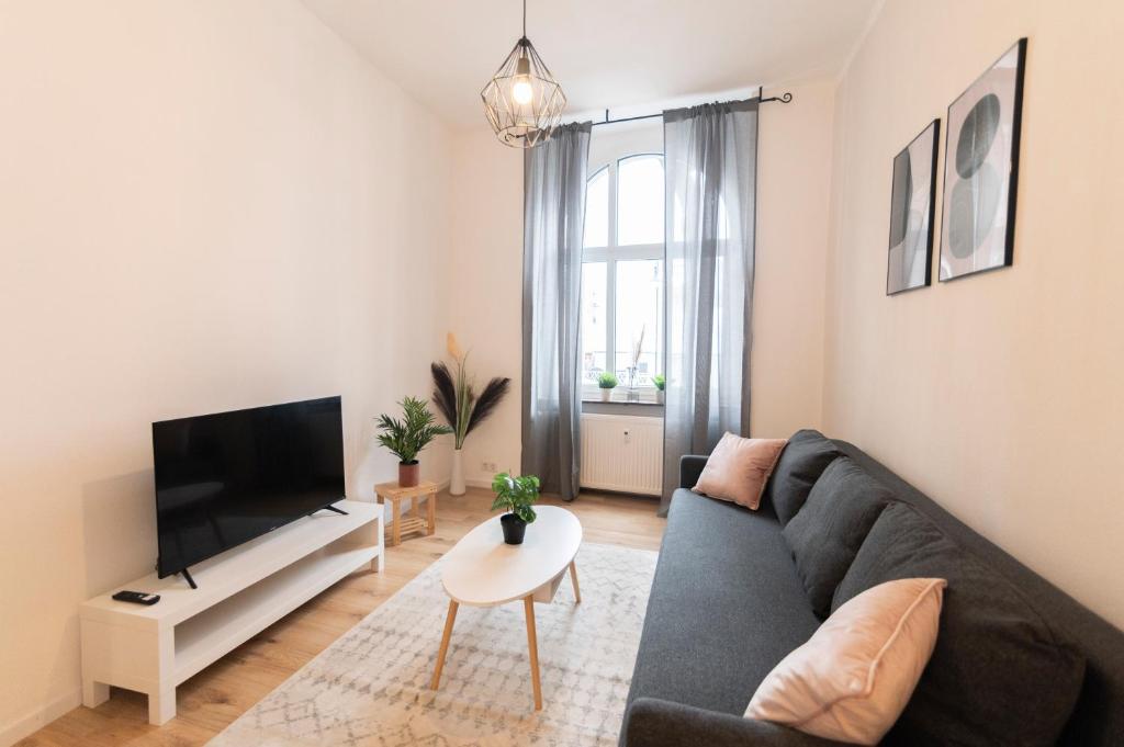 DWELLSTAY - Premium Wohnung I 95qm I 3 Schlafzimmer I großes Bad I Küche I Wohnzimmer I TV Heinrichstraße 59, 36037 Fulde