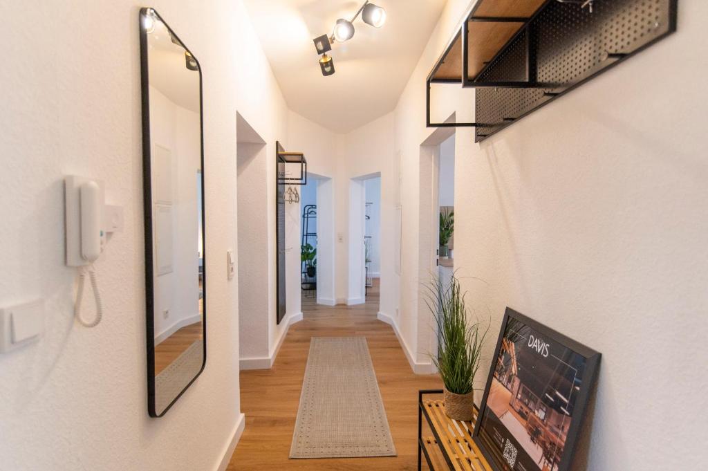 DWELLSTAY - Wohnung 90qm, 3 Schlafzimmer, Küche, Wohnzimmer, Balkon, Netflix Leipziger Straße 32, 36037 Fulde