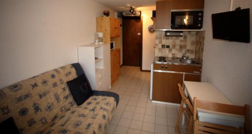 EA031 - Studette proche centre des Carroz