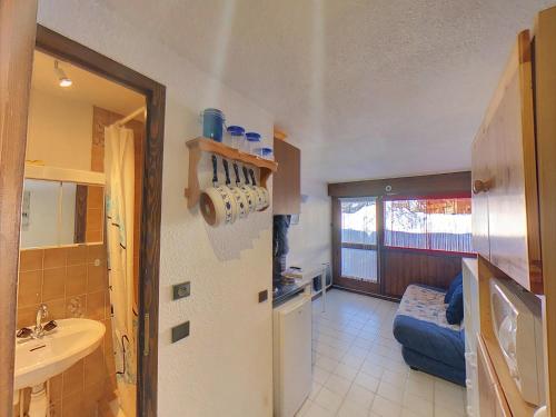 EA031 - Studette proche centre des Carroz