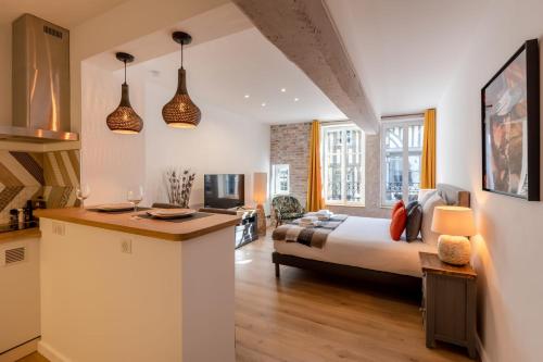Easy Travel - Charming Studio - Historic Center Honfleur