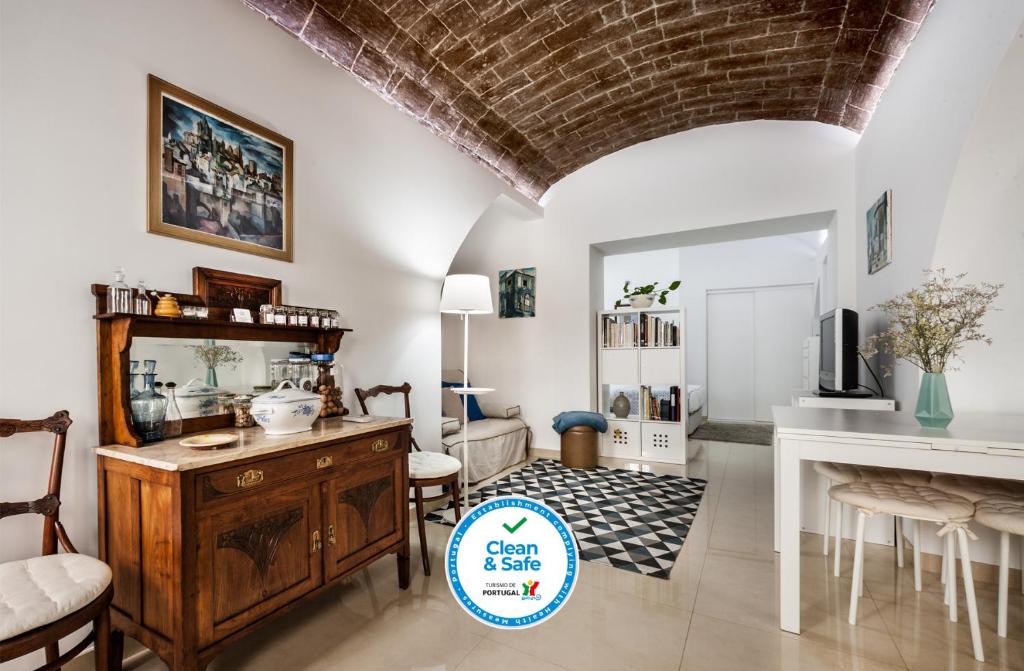 Ebora Home - free garage - Centro Histórico RUA MERCADORES 103, 7000-530 Évora