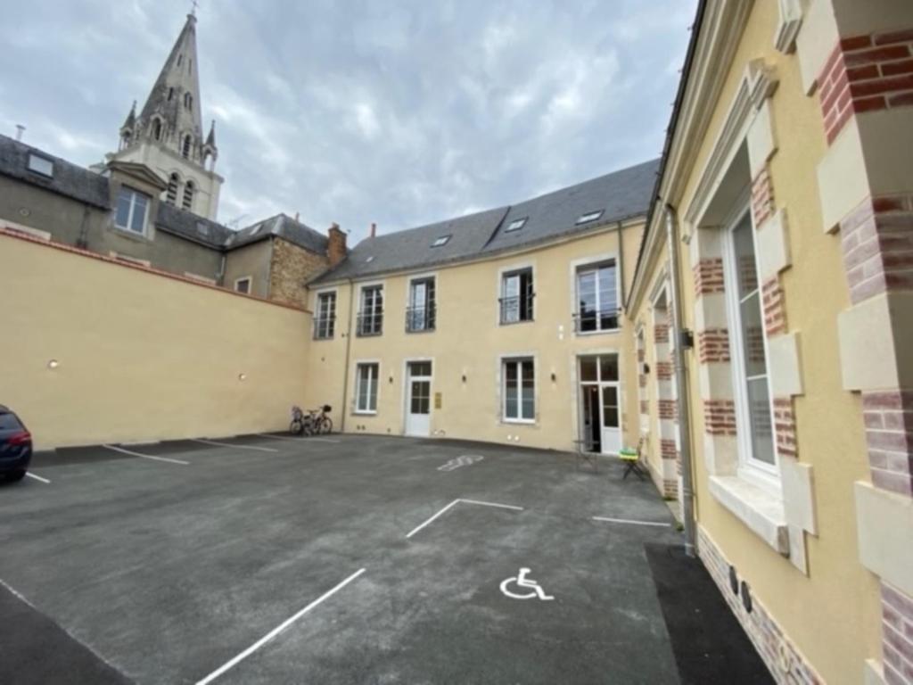 Appartement école 103 4 Rue de Fontevrault 72200 La Flèche